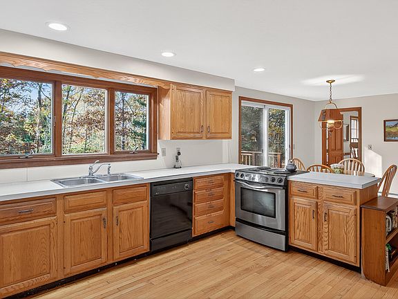 4th image of 14 Village Drive