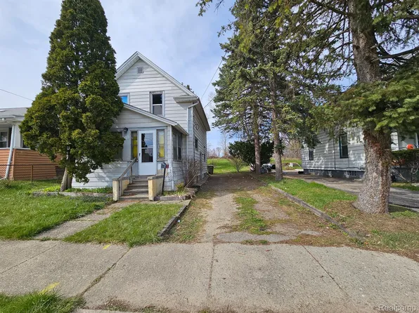 385 Whittemore St, Pontiac, MI 48342