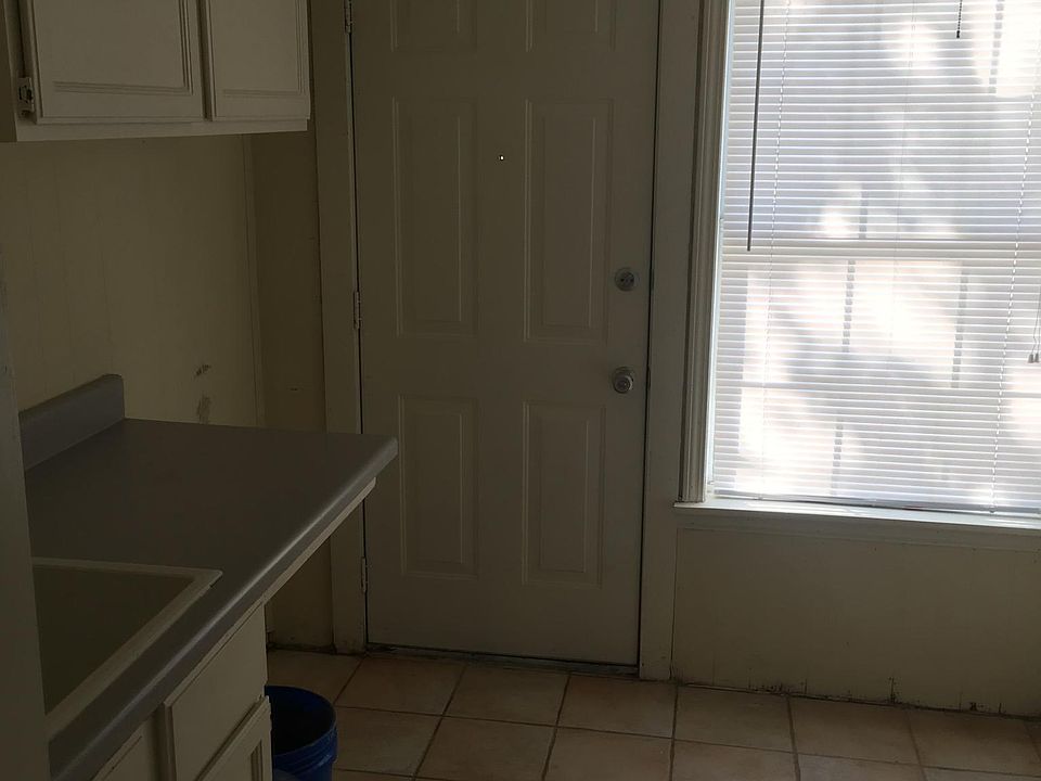 1st image of 701 Oak Hill Dr