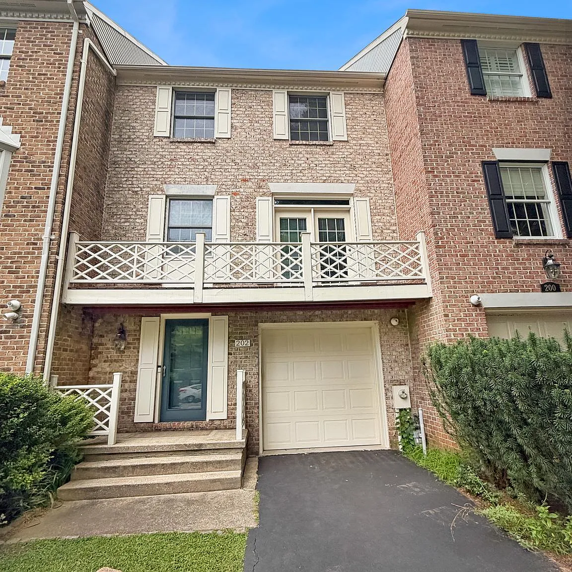 4 bed, 4.0 bath, 2420 sqft, $3,199 — Photo 1