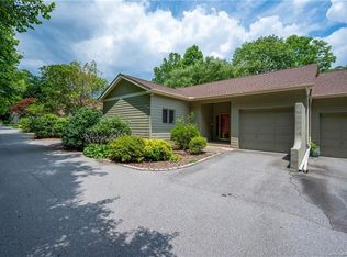 21 River Knoll Dr, Asheville, NC 28805