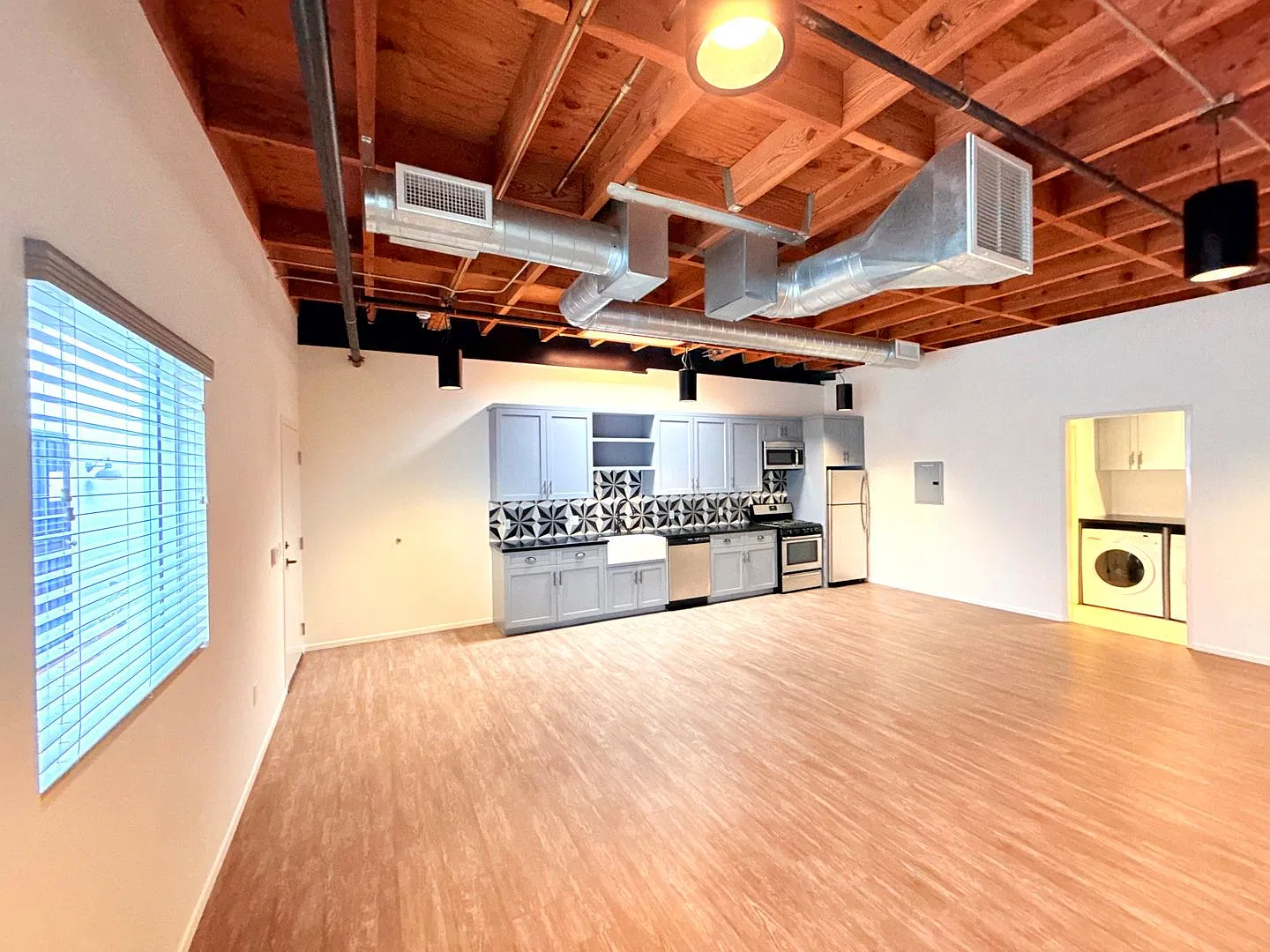 2311 Pasadena Avenue — Photo 4