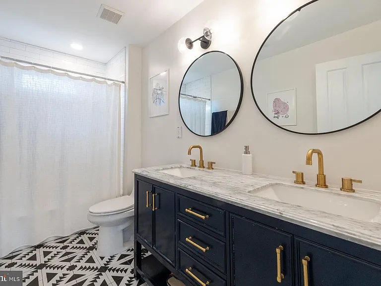 7017 Helmsdale Ct — Photo 15