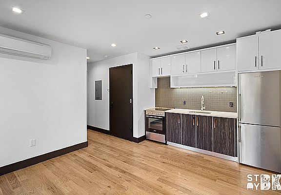 3rd image of 242 Parkside Ave #2BA