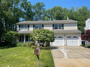 1700 Fanwood St, Oakhurst, NJ