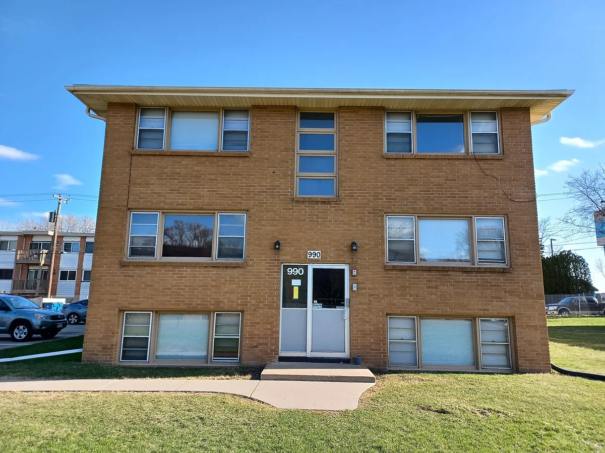 Building Photo - 990 Lynde Dr NE