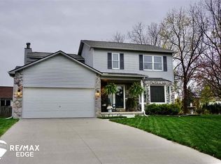 5262 Walnut Dr, Grand Blanc, MI 48439