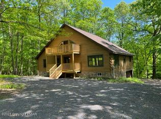 526 Whippoorwill Dr, Bushkill, PA 18324