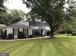 1011 Riva Ridge Dr, Great Falls, VA 22066