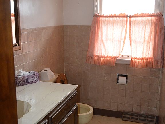 Main floor bathroom
