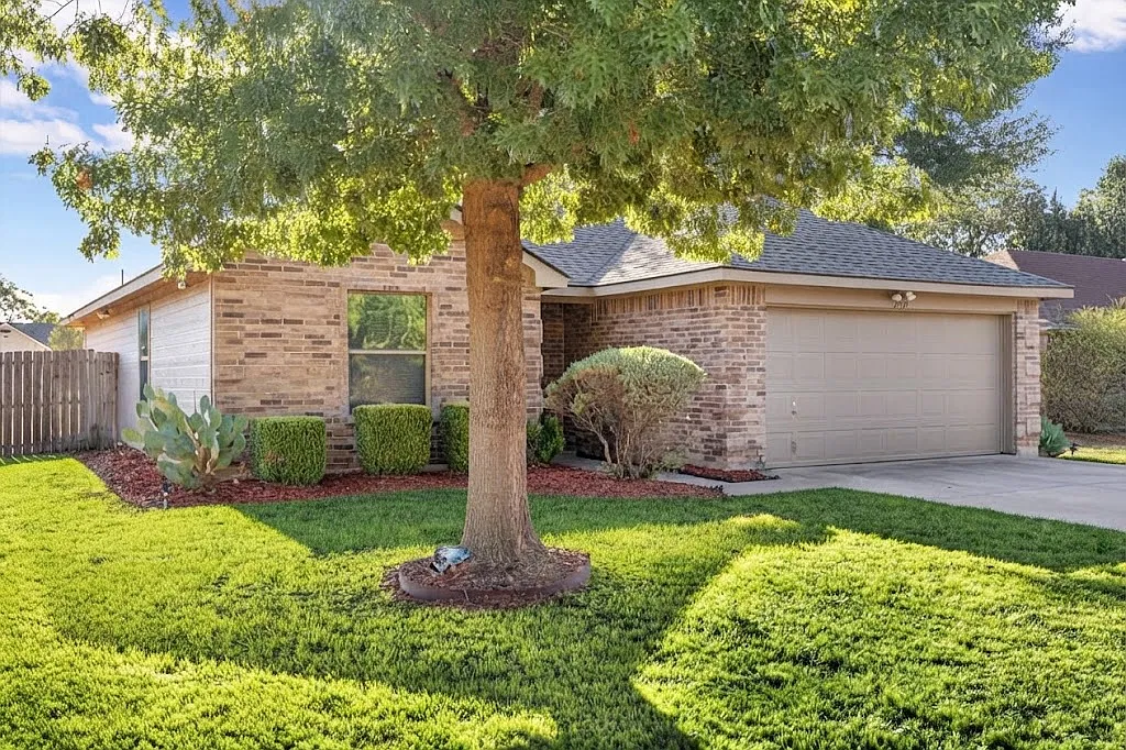 3 bed, 1184 sqft, $2,195 — Photo 2