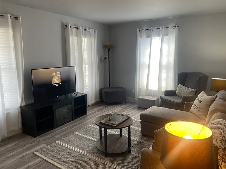 210 S Guilford Dr — Photo 5