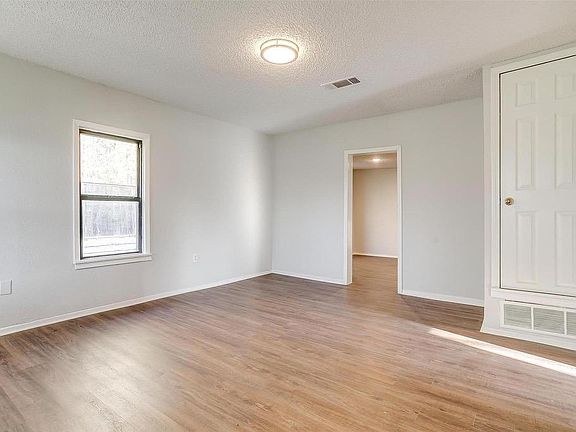 4th image of 4216 Poinsetta Dr Unit A