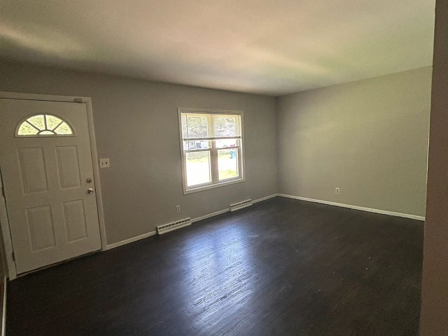 3 bed, 864 sqft, $1,295 — Photo 3