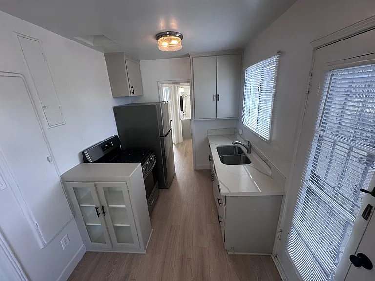 1422 E Wilson Ave #C — Photo 2
