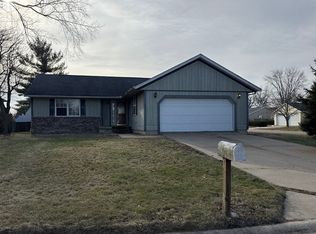 1420 Sioux Dr, Ottawa, IL 61350