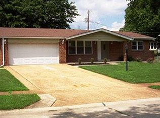 9828 Hedgebrook Ln, Saint Louis, MO 63126