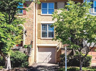 4234 Fox Lake Dr, Fairfax, VA 22033