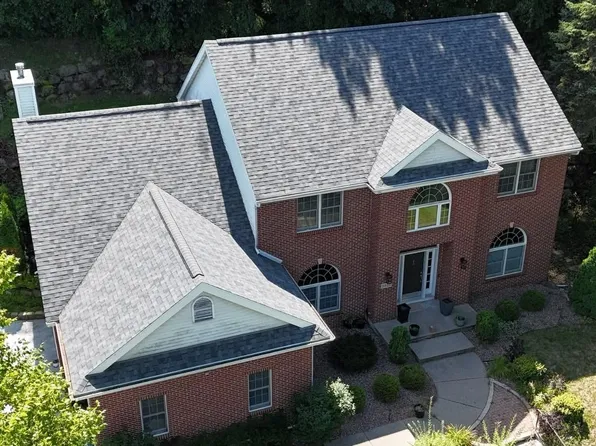 5825 Pembroke Ct, Fitchburg, WI 53711