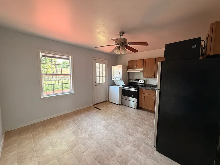 1905 Alton Dr — Photo 2