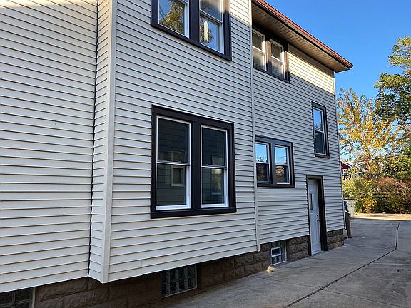3rd image of 1227 Brockley Ave