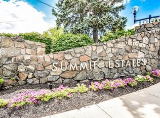 1008 Paradise Rd APT PHQ, Swampscott, MA 01907