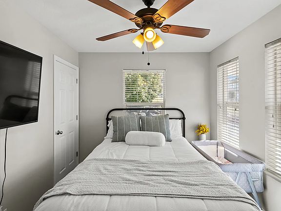 3rd image of 1485 E Navajo Dr