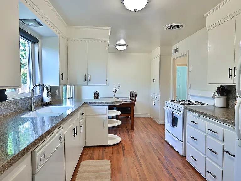 1020 Orange St — Photo 12