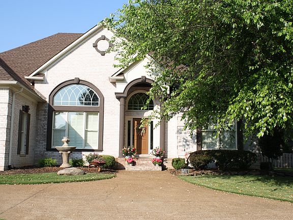 Beautiful Entrance/Fountain