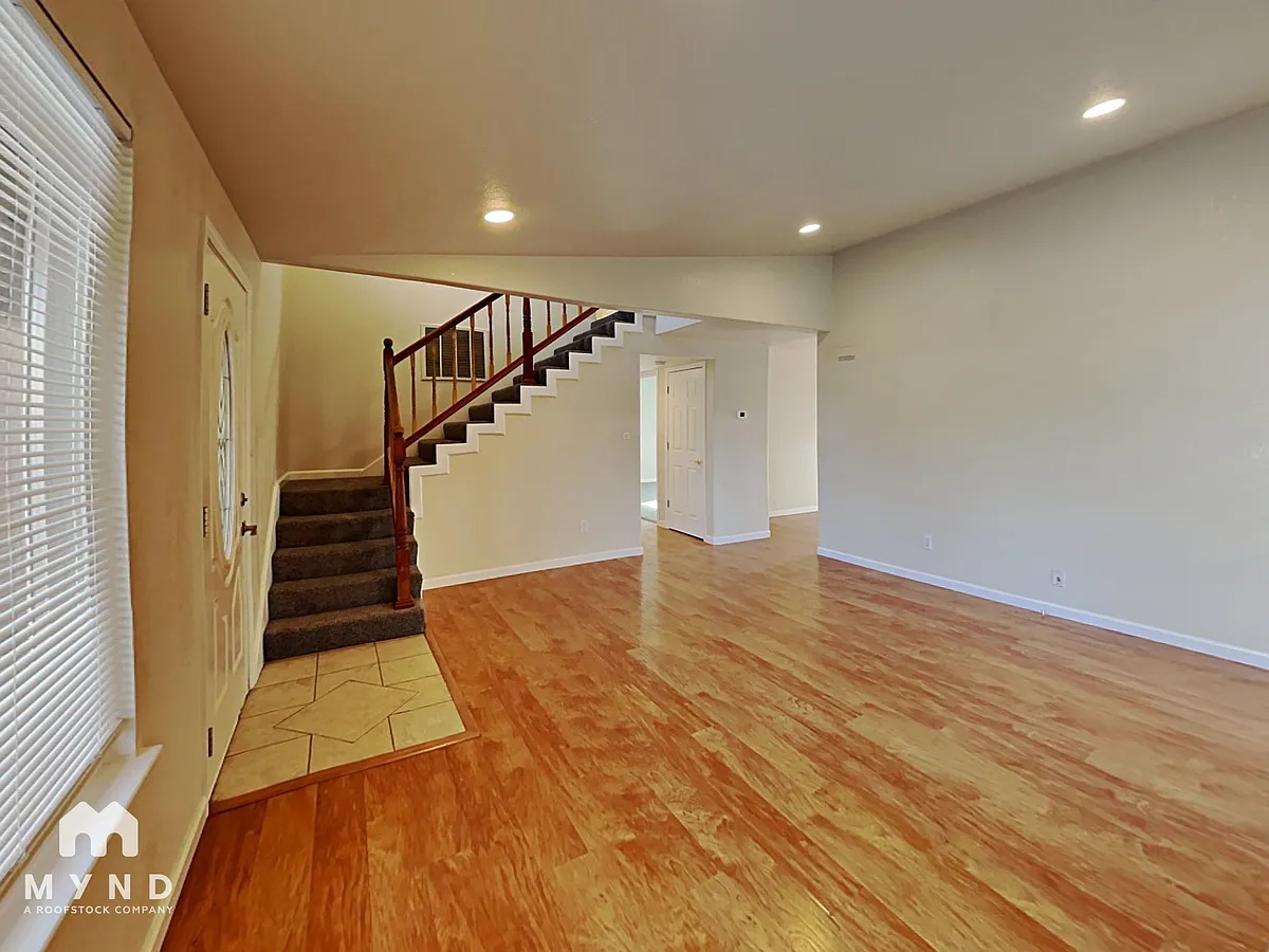 Building Photo - 875 Glen Vista Dr