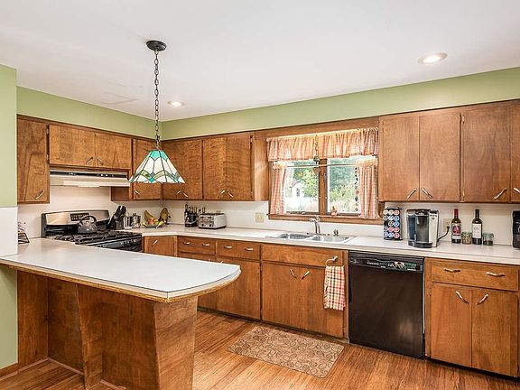 3rd image of 3308 Greenway Dr