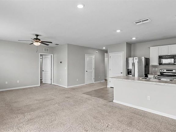 3rd image of 524 Burnham Cir