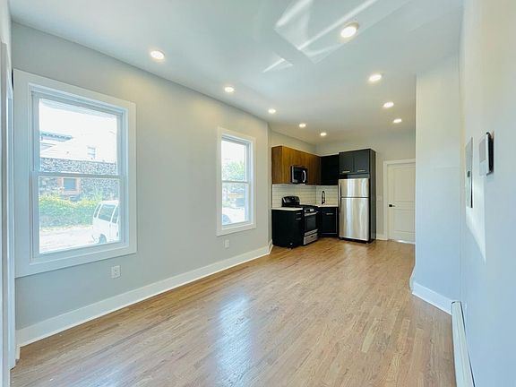 2nd image of 484 Mercer St #1A