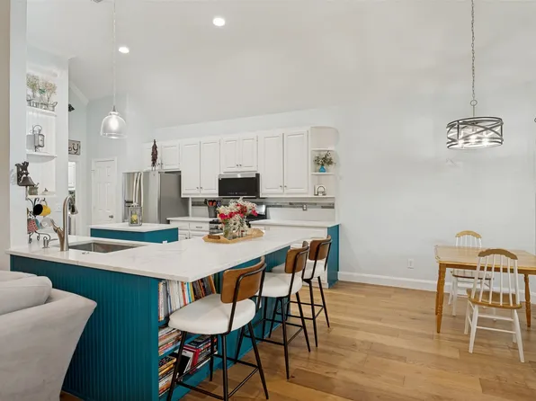 6929 Levelland Rd, Dallas, TX 75252