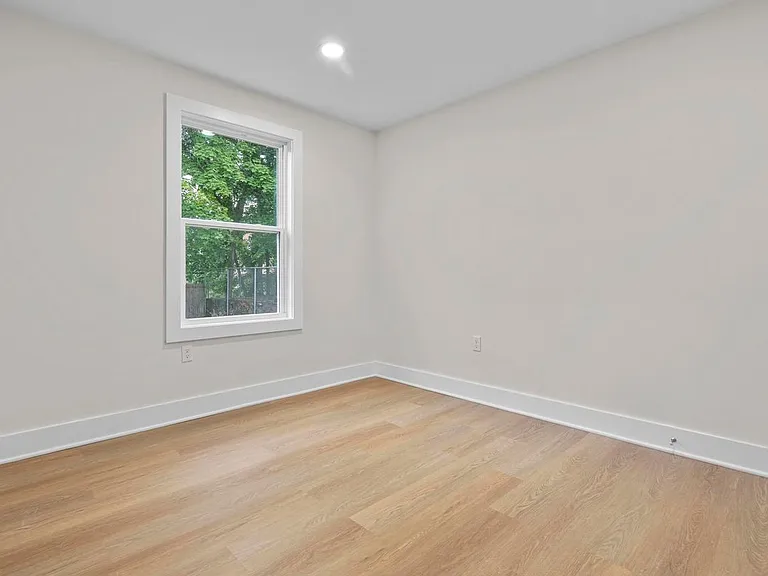 1546 Chapel St #3 — Photo 8