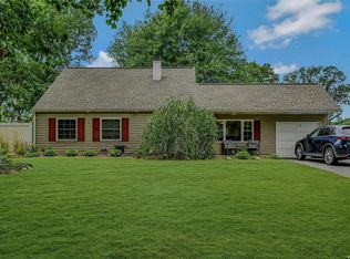 12 Silver Pine Dr, Medford, NY 11763