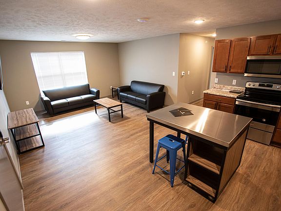 4th image of 8 E Lincoln St #201