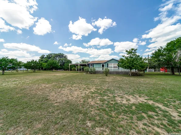 1545 Red Bluff Rd, Pipe Creek, TX 78063