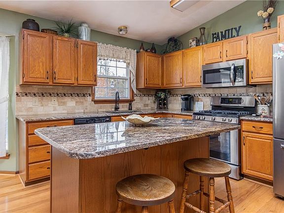 5th image of 3301 Meanderwood Dr