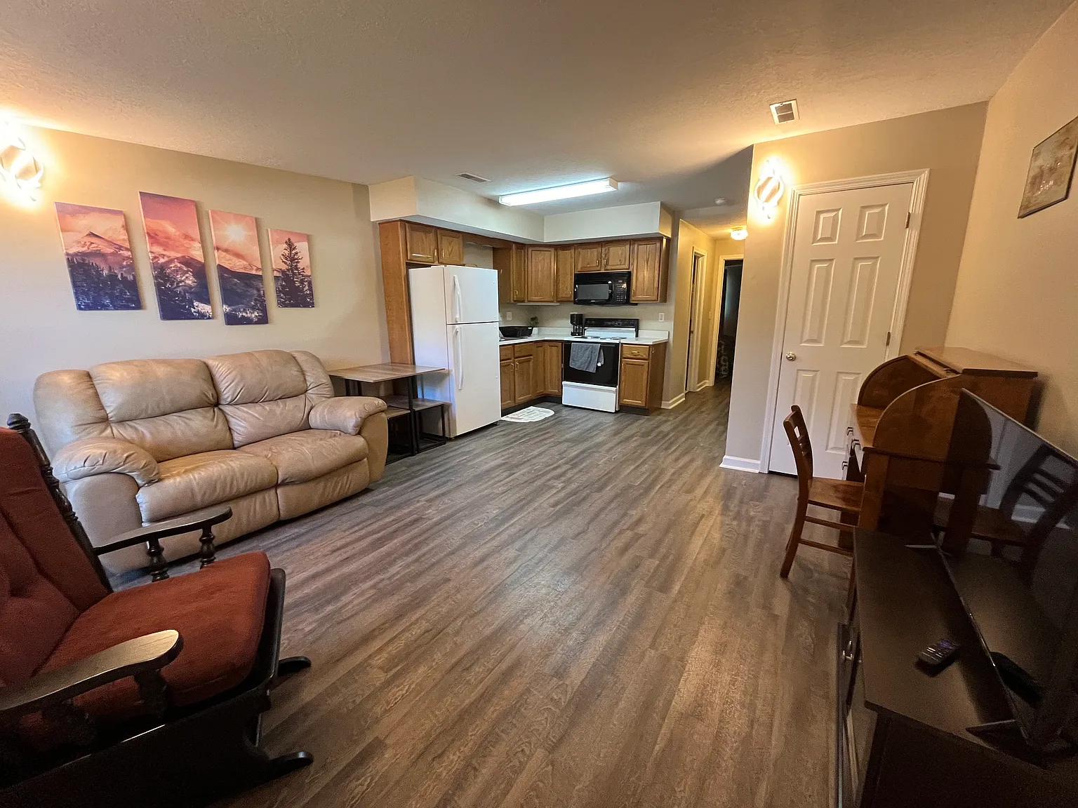 204 W Railroad St — Photo 2