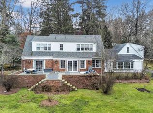 354 Lattingtown Rd, Locust Valley, NY 11560