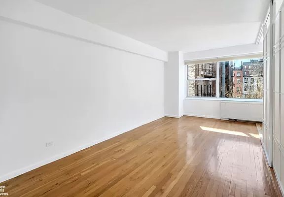 2nd image of 33 Greenwich Ave APT 4L