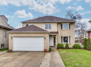 401 Blackhawk Rd, Riverside, IL 60546