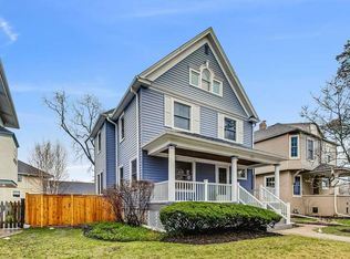 1055 Linden Ave, Wilmette, IL 60091