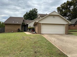 16 Crown Point, Shawnee, OK 74804