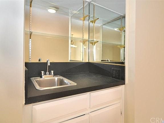 5th image of 620 N Kenwood St Unit 101