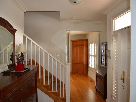 4th image of 1011 Greenwood Dr