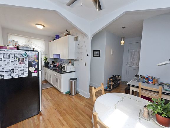 2nd image of 2128 23rd St APT 1F