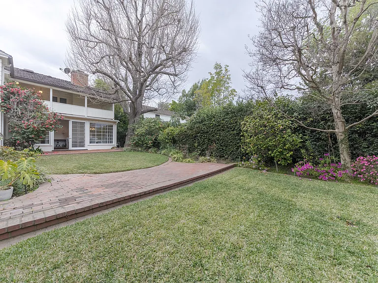 2150 S El Molino Ave — Photo 41