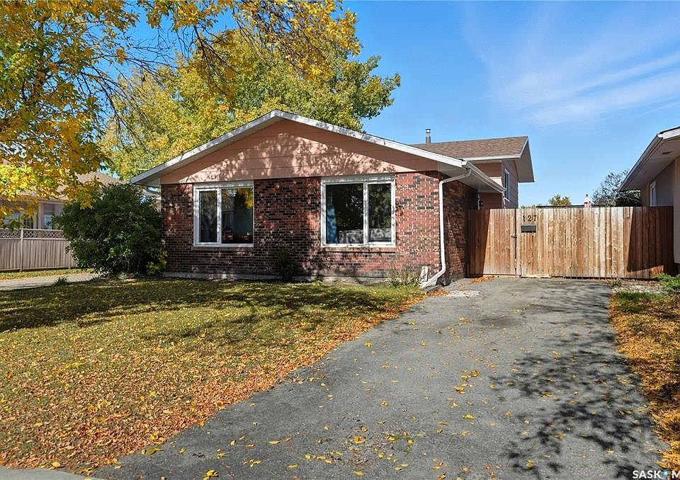 1st image of 127 Hastings Cres